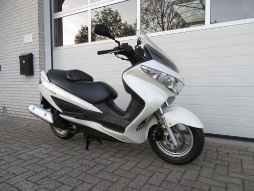 Nieuwstaat Suzuki Burgman 200. Ruime motorscooter UH200AN200