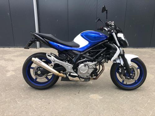 Nieuwstaat SV650 Gladius ABS 9950 km van 2014 blauwwit