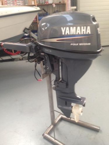 NIEUWSTAAT Yamaha 15 pk 4 takt,kortstaart electr.