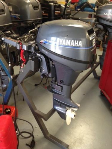 Nieuwstaat  Yamaha 8 pk 4 takt,kortstaart knuppelbediening