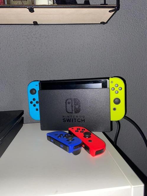 Nintendo switch met 6 games en 4 controlers