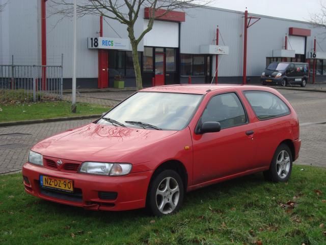 Nissan Almera 1.4 LX bj 1996 StuurbekrachtigingAirco