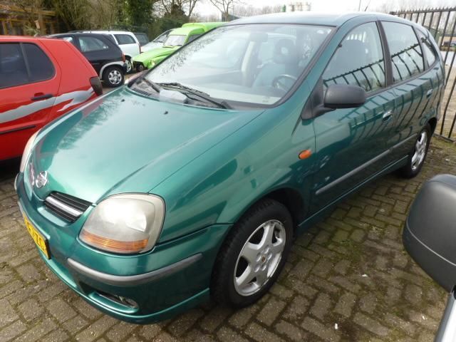 Nissan Almera Tino 1.8 Luxury,5 pers,bj2000,airco,enz,netjes