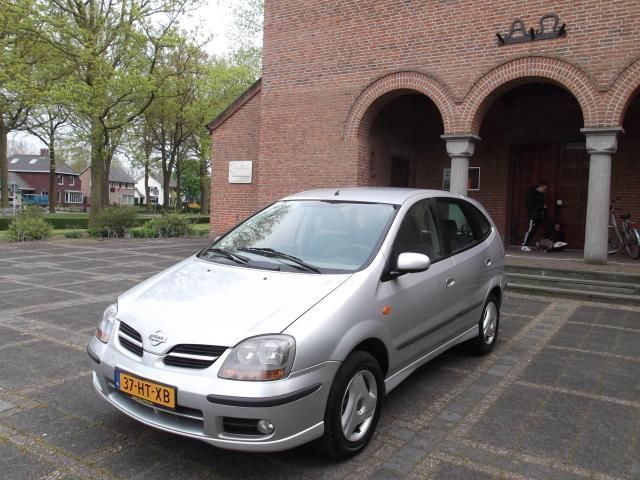 Nissan Almera Tino 2.0 CVT Ambience Automaat BJ(2001) KM137,