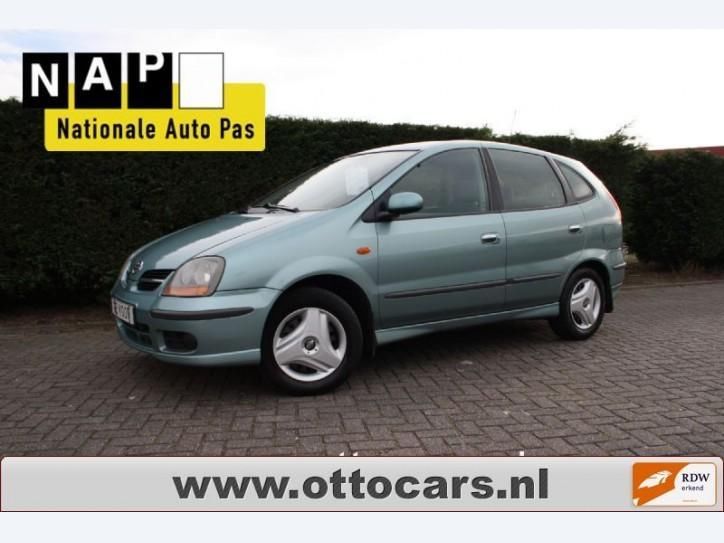 Nissan Almera tino 2.2DI ambience (bj 2001)