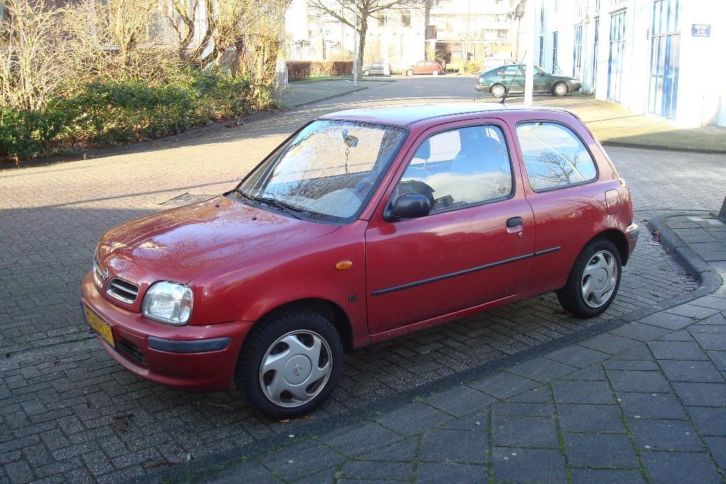 Nissan Micra 1.3 3D 2000 Rood