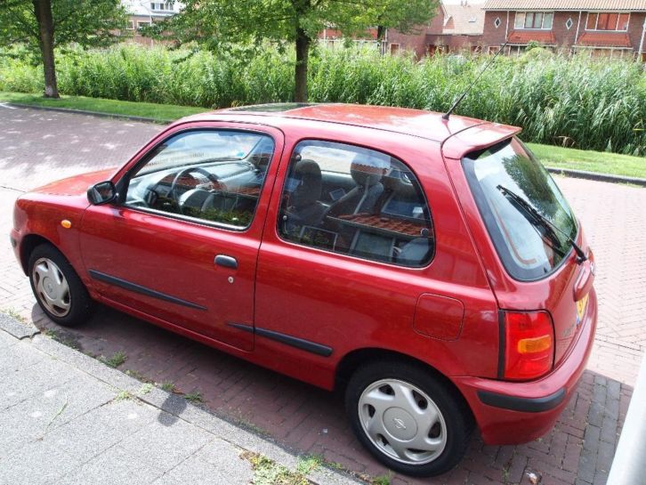 Nissan Micra 1.3 5D 2000 Rood