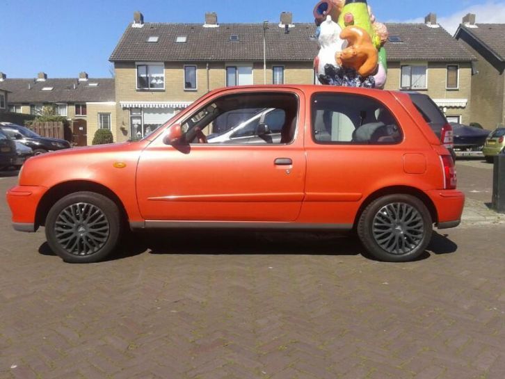 Nissan Micra 1.4 3D 2001 Rood