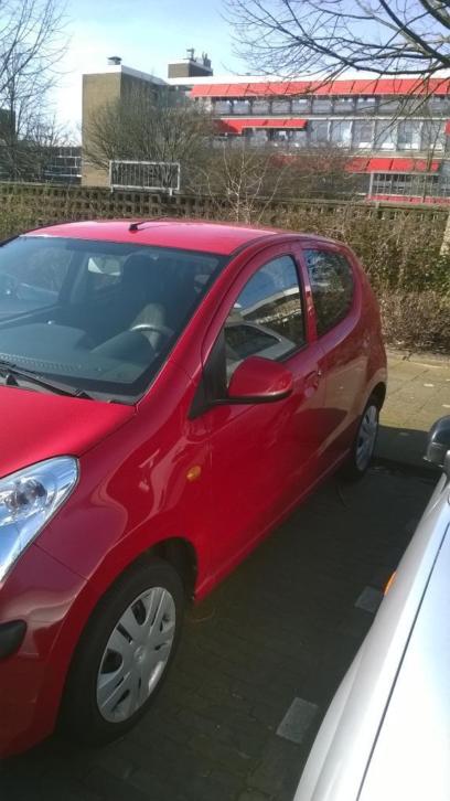 Nissan Pixo 1.0 50KW 2010 Rood