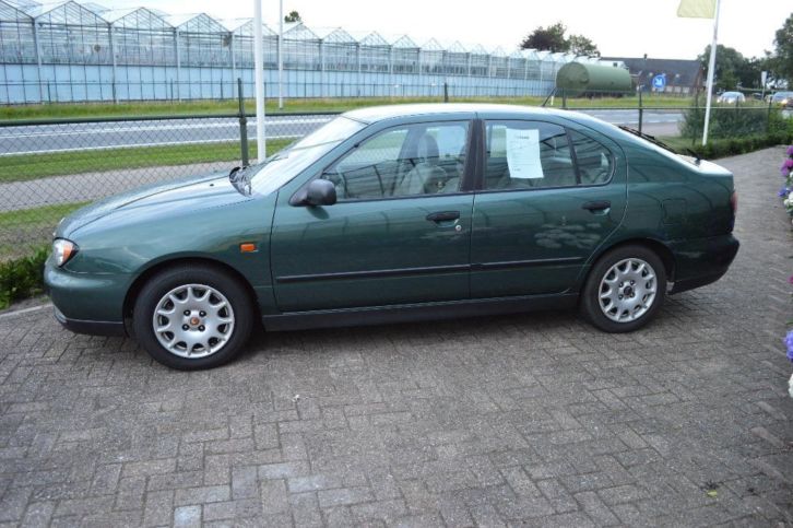 Nissan Primera 1.6 HB 2000 Groen