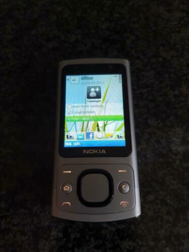 Nog bijna nieuwe Nokia 6700 slide