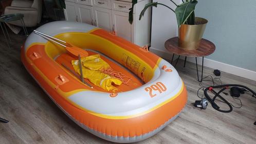 nog een hele mooie rubberboot zo goed  als nieuw