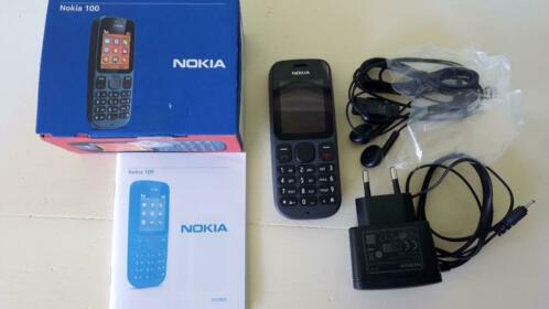 Nokia 100 met lader en oortjes in originele doos