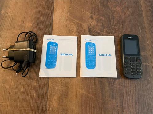 Nokia 100 met oplader