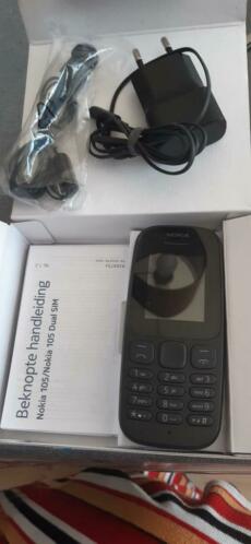 Nokia 105 zwart compleet met oplader en oortjes nieuw