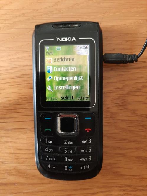 Nokia 1680, met originele oplader.