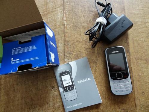 Nokia 2330c compleet met lader en handleiding