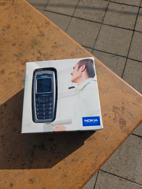 Nokia 2600  nieuw  simlockvrij met lader en doos