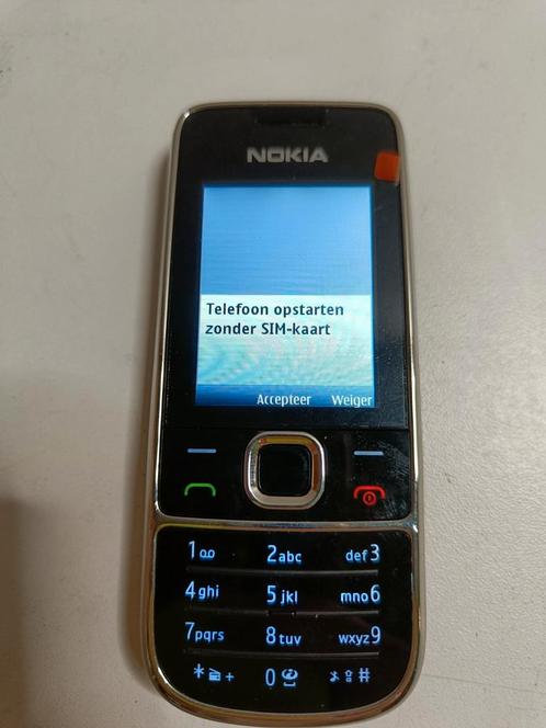 Nokia 2700 Classic  adapter, oortjes en handleiding