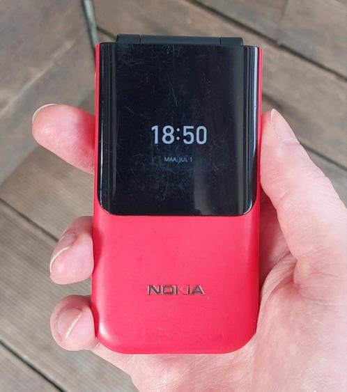 Nokia 2720 Flip festival telefoon feature phone retro