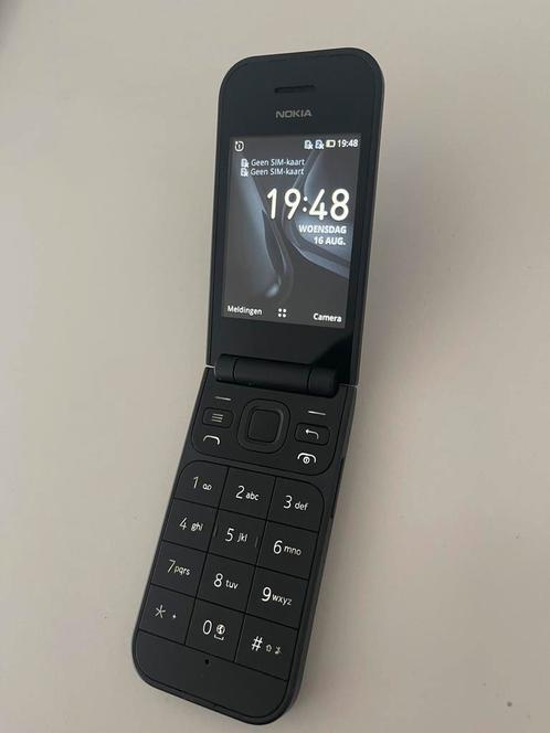 Nokia 2720 Flip phone