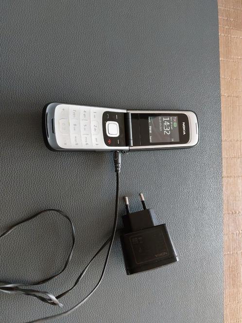 Nokia 2720 klap telefoon met camera.