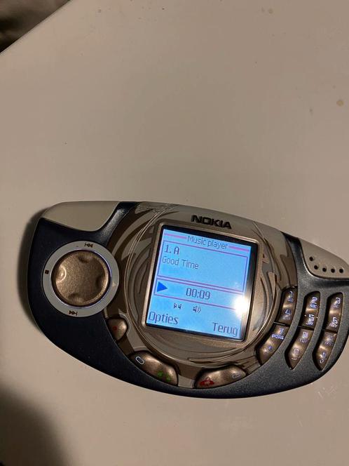 Nokia 3300 uniek, simlock vrij met lader