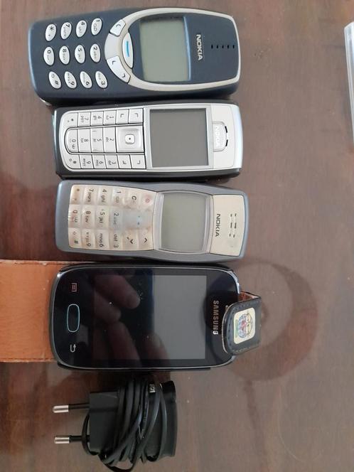 Nokia 3310 en 2 andere Nokiax27s en een samsung