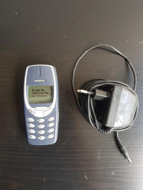Nokia 3310 met lader.