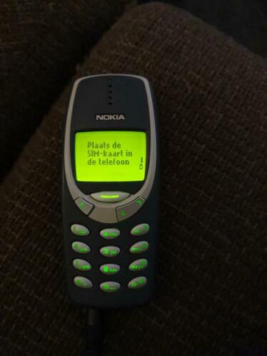 Nokia 3310. Werkt alleen nog aan oplader.