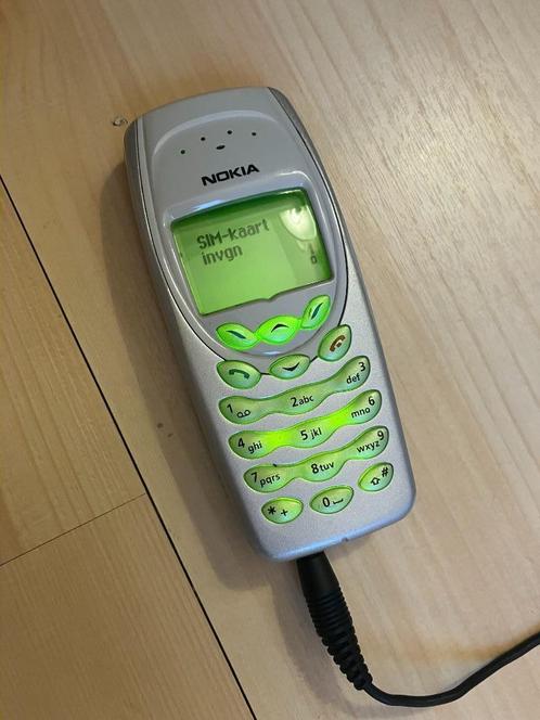 Nokia 3410 cult telefoon met oplader uit 2002 vintage retro