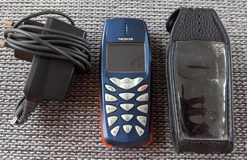 Nokia 3510 mobile telefoon met oplader en hoesje