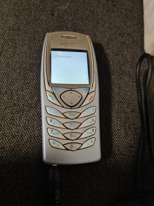 Nokia 6100 met oplader.