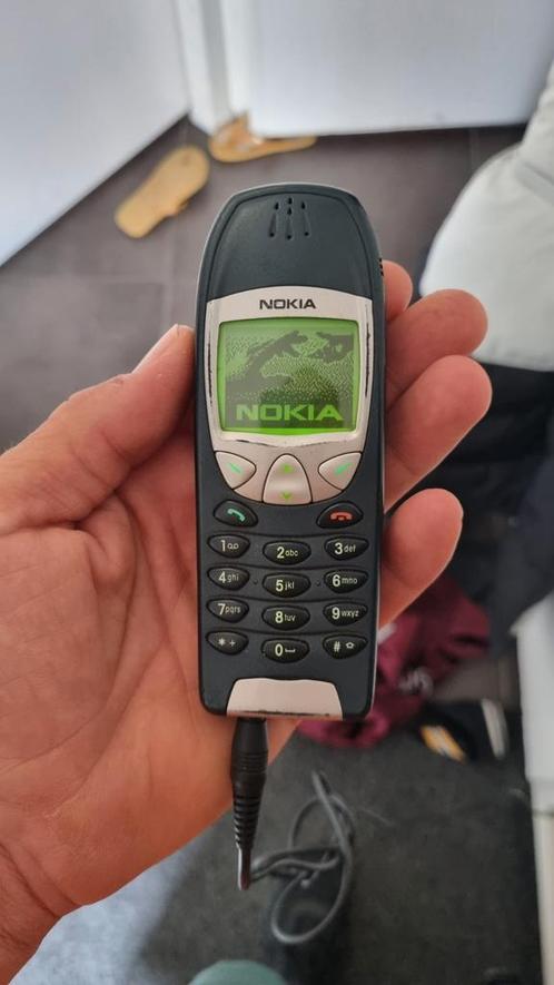 Nokia 6210 1x engelstalig en 1x nederlandstalig