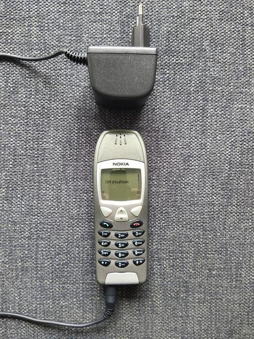 Nokia 6210 met originele laderadapter