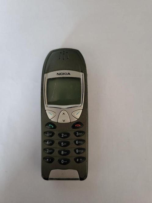 Nokia 6210 mobiele telefoon vintage.