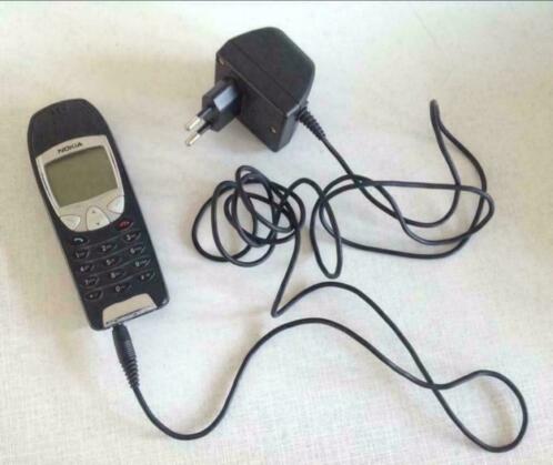 Nokia 6210 telefoon met adapter