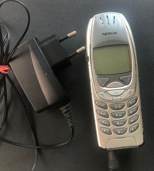 Nokia 6301 i met oplader, vintage telefoon