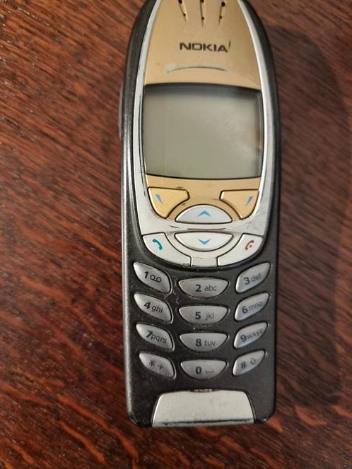 NOKIA 6310 LAATSTE VERSIE ZILVER MET GOUDKLEUR