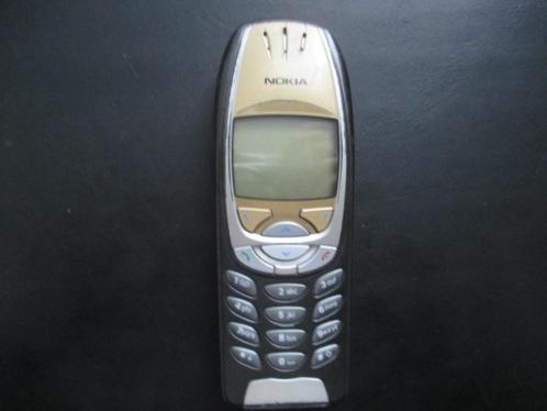 Nokia 6310i goed werkend goudkleurig.