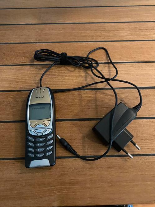 Nokia 6310i met lader, boekjes en doos.
