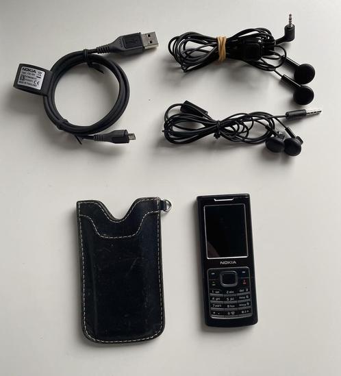 Nokia 6500 classic zwart met hoesje en oplaadkabel  oortjes