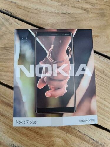 Nokia 7 plus met accessoires