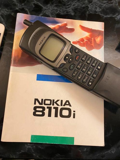 Nokia 8110i retro vintage