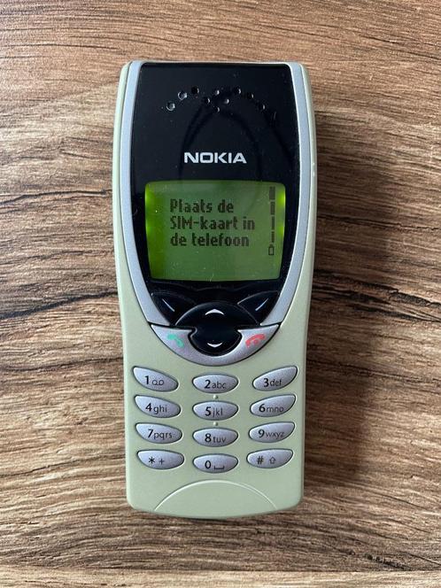 Nokia 8210