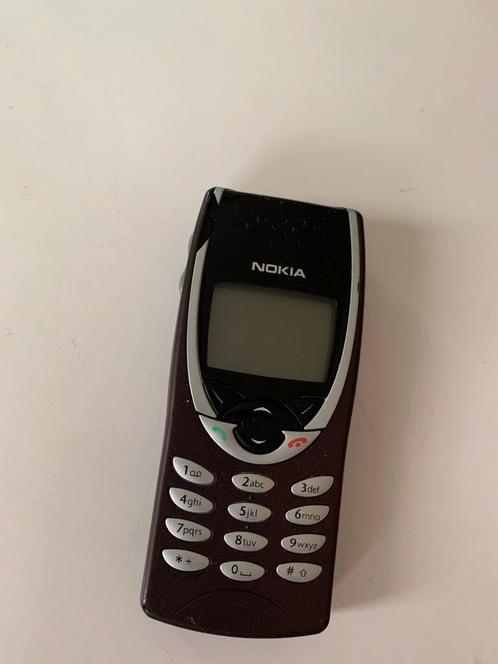 Nokia 8210