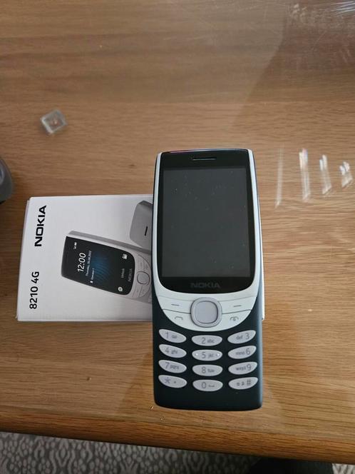 Nokia 8210 blauw 4G  lader en doosje
