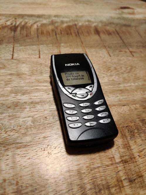 Nokia 8210 in goede staat met de lader VintageRetro 1999