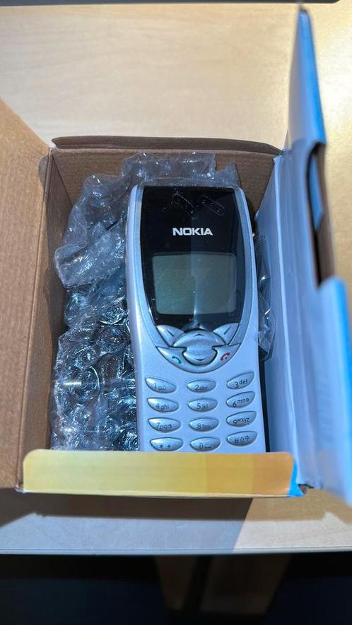 Nokia 8210 nieuw in doosje ongebruikt met accessoires