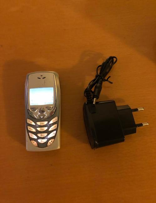 Nokia 8310 Simlock vrij met adapter en hoesje